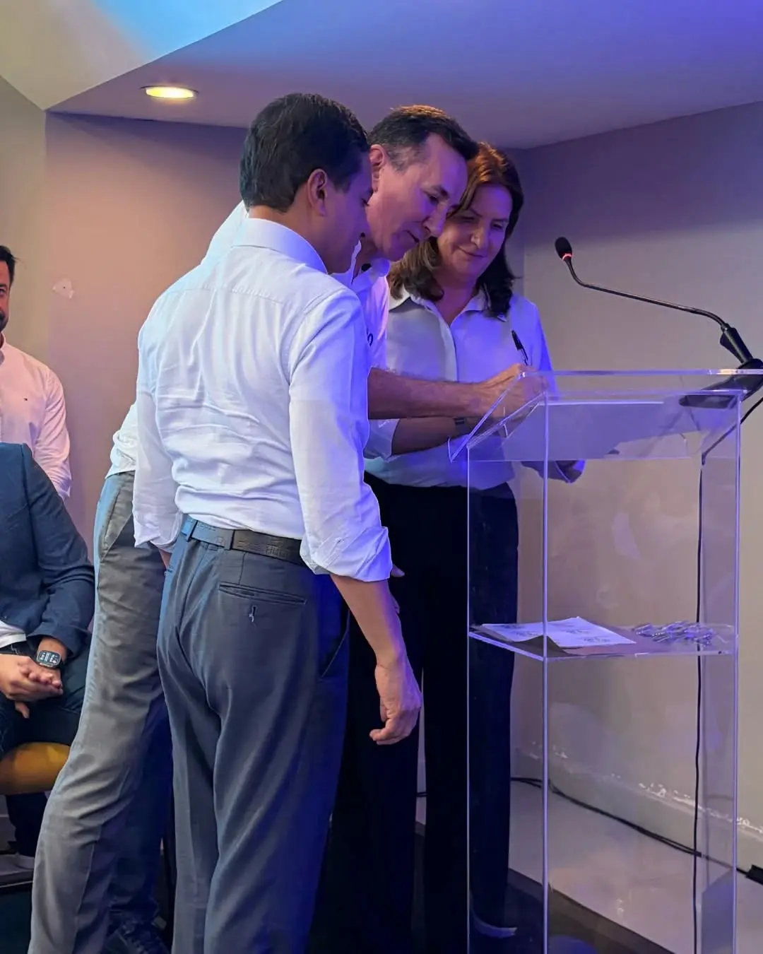 Republicanos SC Demonstra Força e União em Evento Marcante com Filiação de Carmen Zanotto