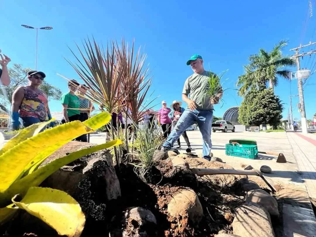 Jacinto Machado: Curso de Jardinagem do Senar Promove Ação Prática na Praça Central