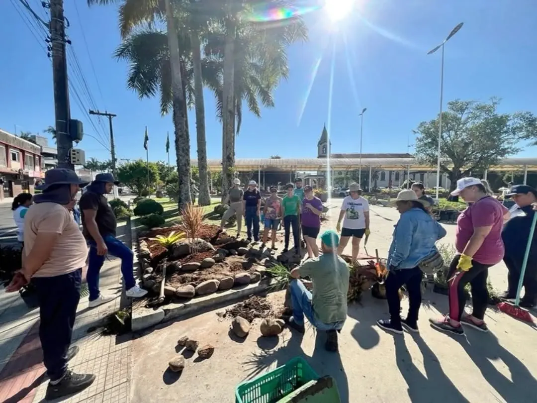 Jacinto Machado: Curso de Jardinagem do Senar Promove Ação Prática na Praça Central