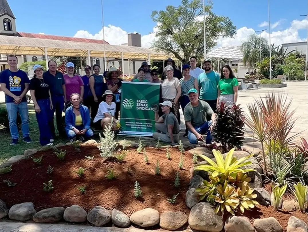 Jacinto Machado: Curso de Jardinagem do Senar Promove Ação Prática na Praça Central