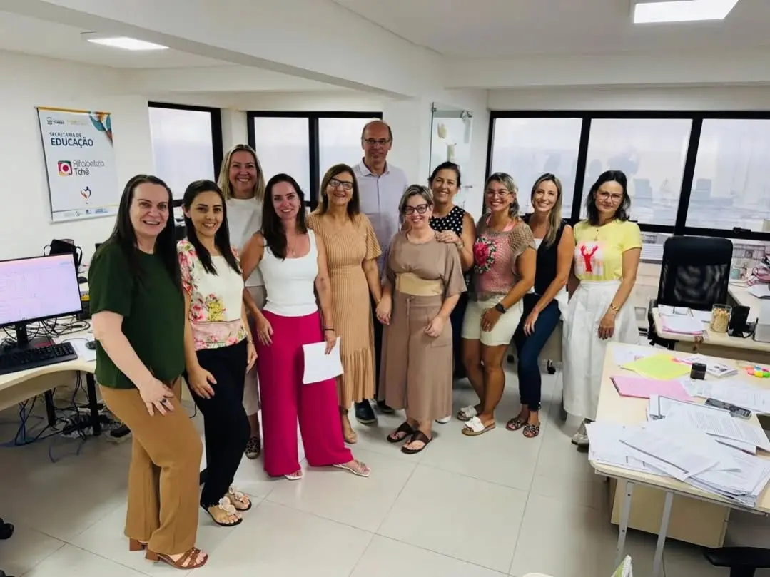 Prefeito de Torres, RS, Prioriza Educação em Visita ao Setor Pedagógico