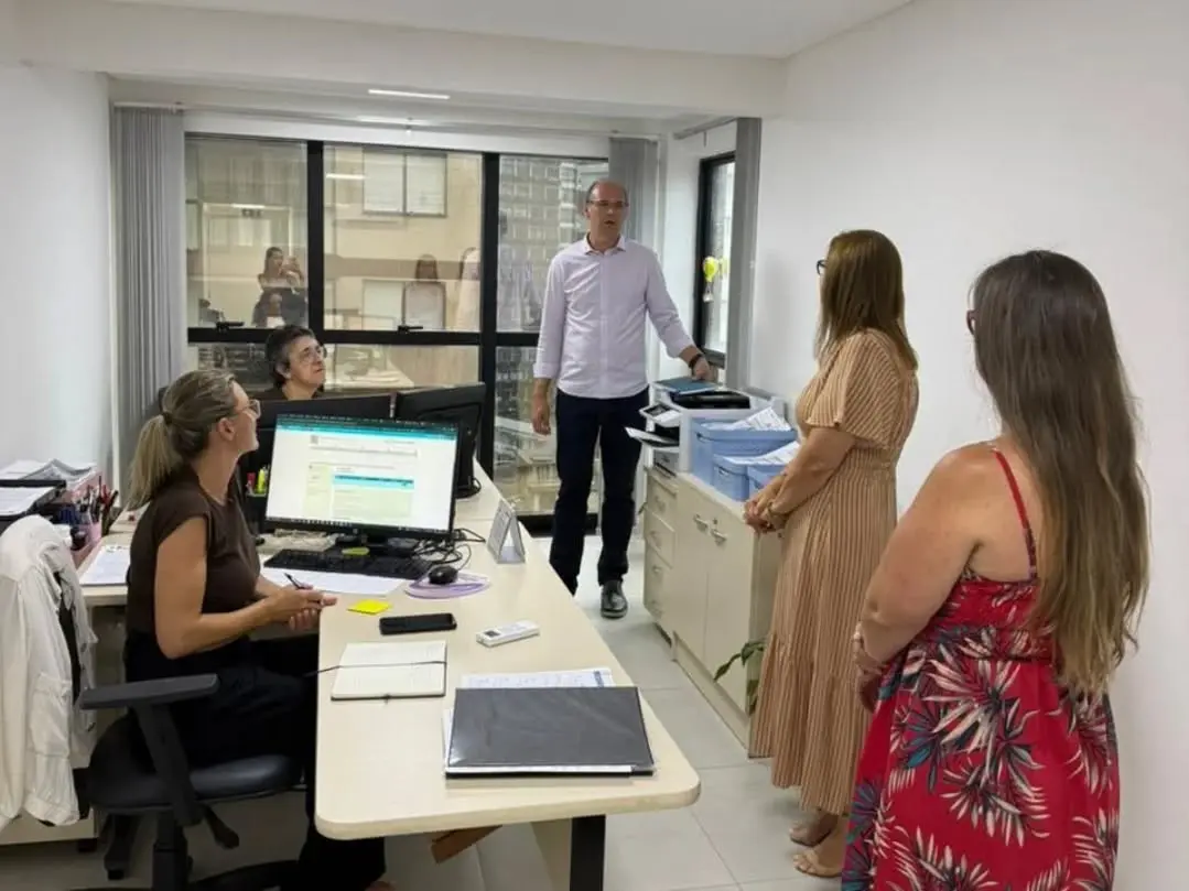 Prefeito de Torres, RS, Prioriza Educação em Visita ao Setor Pedagógico