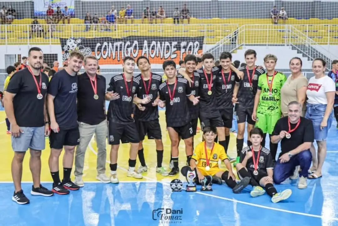 Ermo no Topo: DME Conquista Título da Futurão Cup Sub-15 em Balneário Arroio do Silva