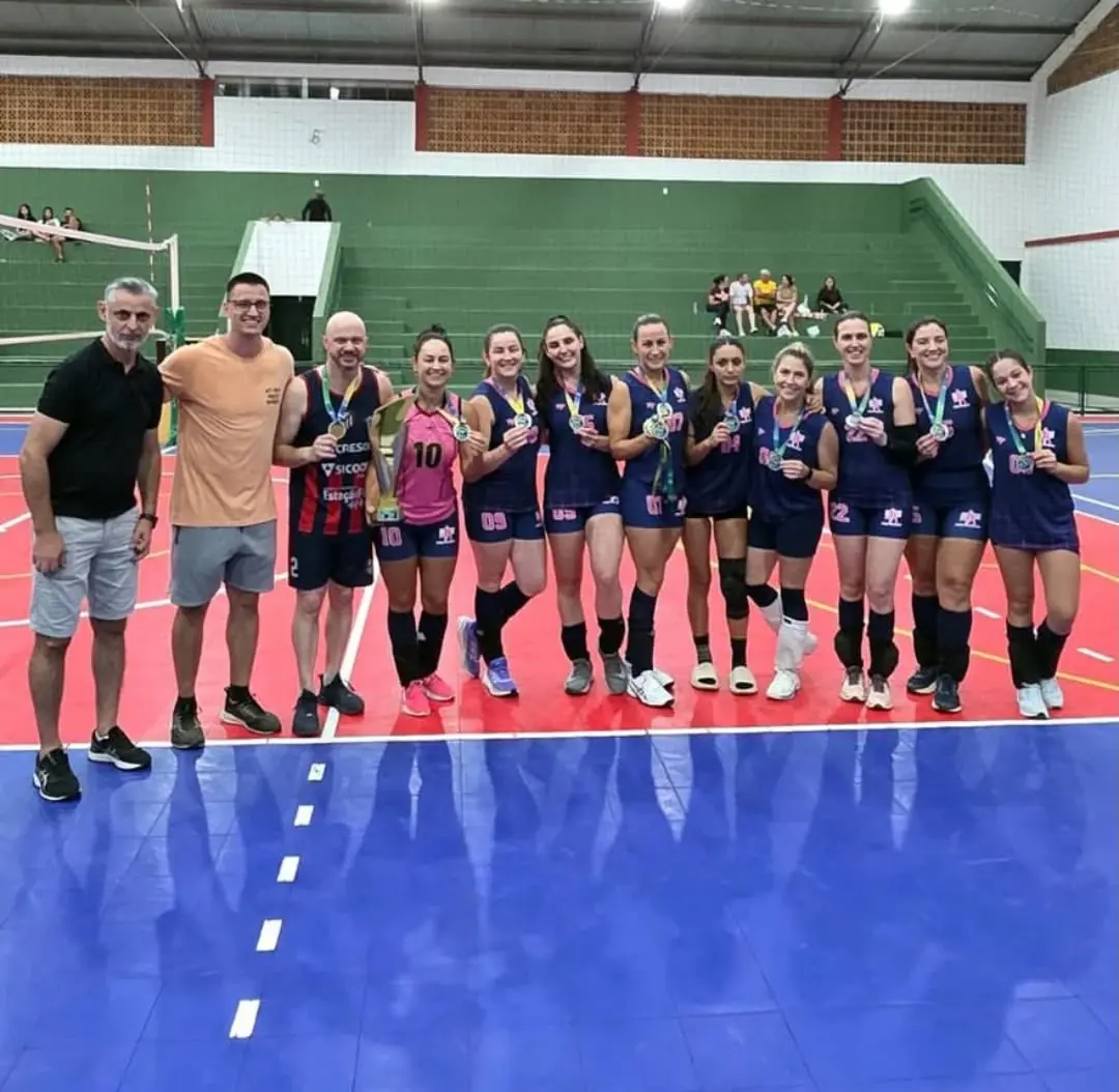 Amigas da Quadra e Os Invasores Conquistam o Título do Vôlei de Quadra em Jacinto Machado