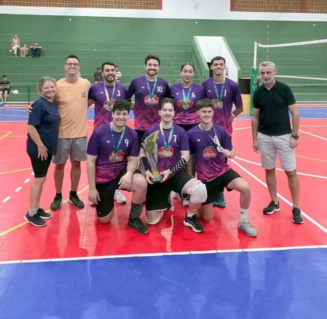 Amigas da Quadra e Os Invasores Conquistam o Título do Vôlei de Quadra em Jacinto Machado