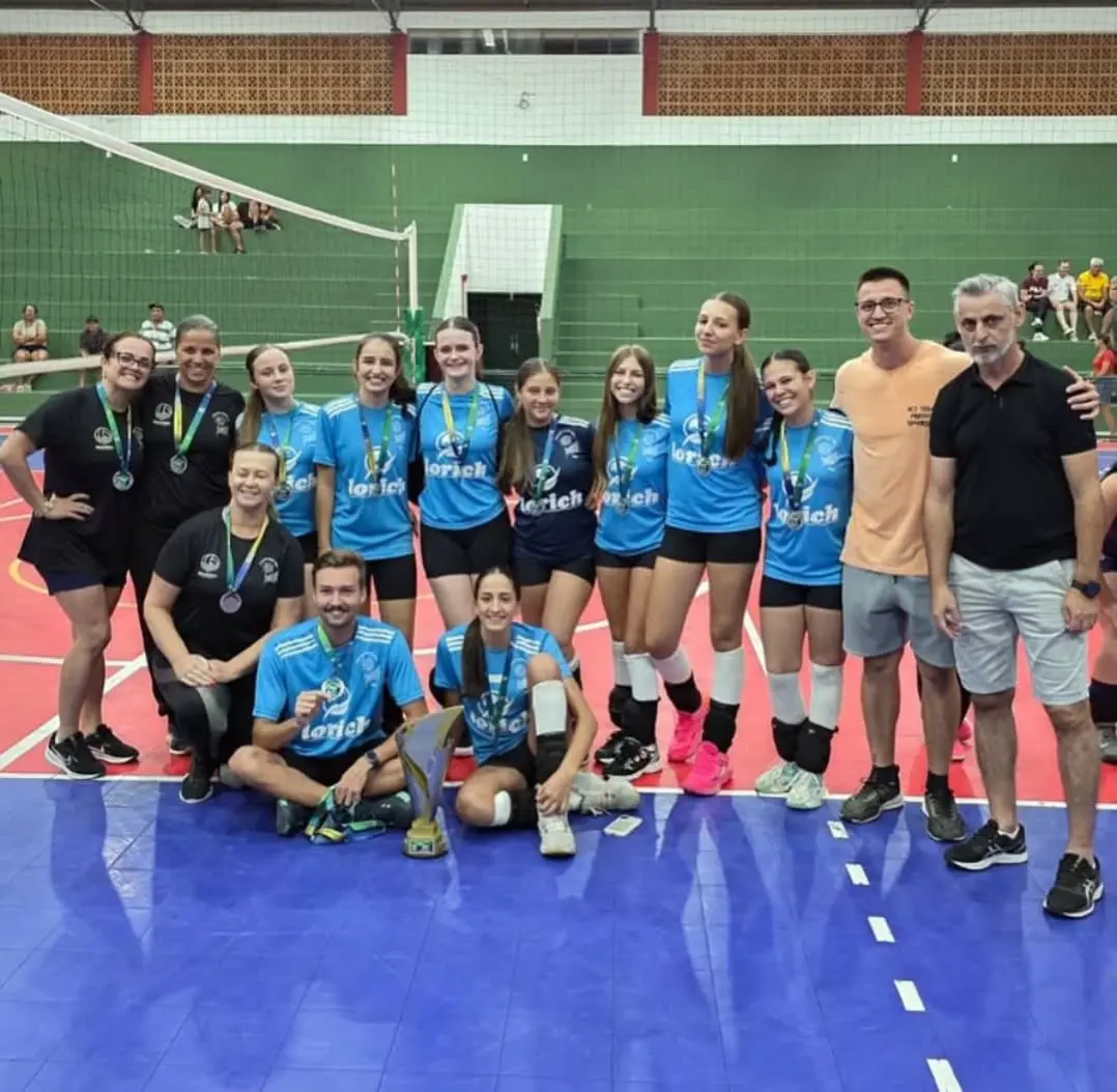 Amigas da Quadra e Os Invasores Conquistam o Título do Vôlei de Quadra em Jacinto Machado