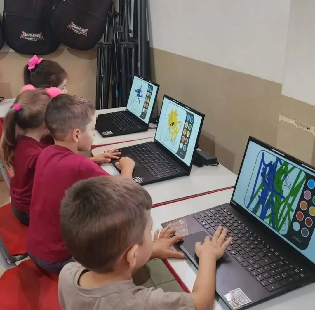 Mampituba Investe na Educação com Aulas de Informática para Crianças