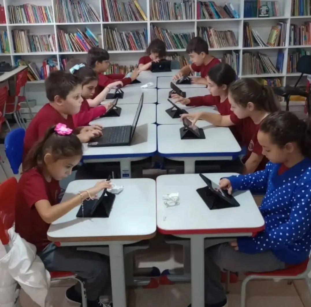 Mampituba Investe na Educação com Aulas de Informática para Crianças