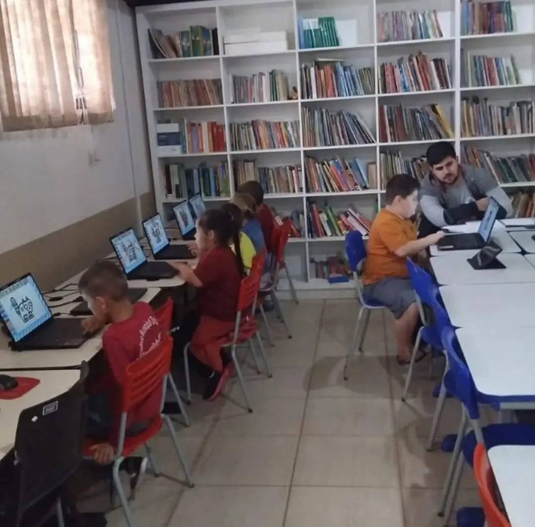 Mampituba Investe na Educação com Aulas de Informática para Crianças
