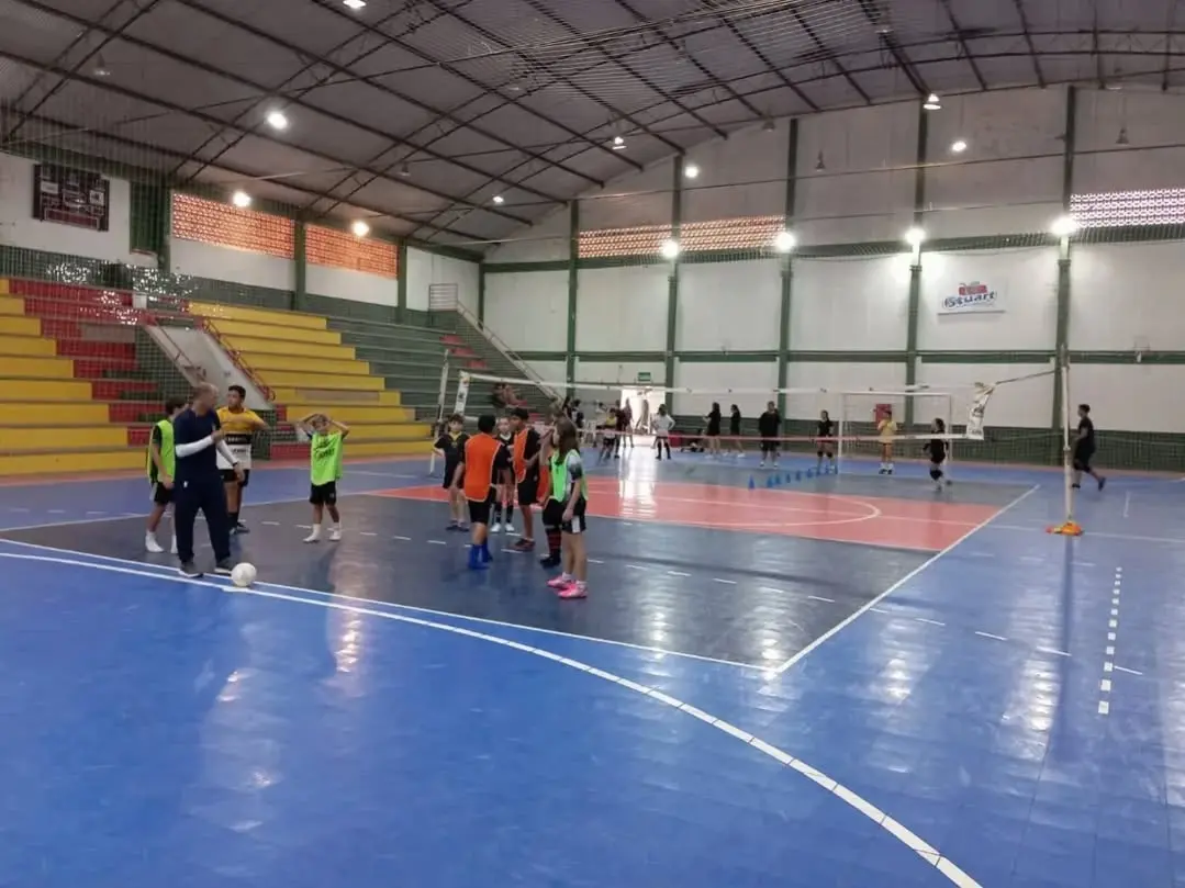 Maracajá Incentiva o Esporte: Escolinha Gratuita Retorna em 2026 para Crianças e Adolescentes