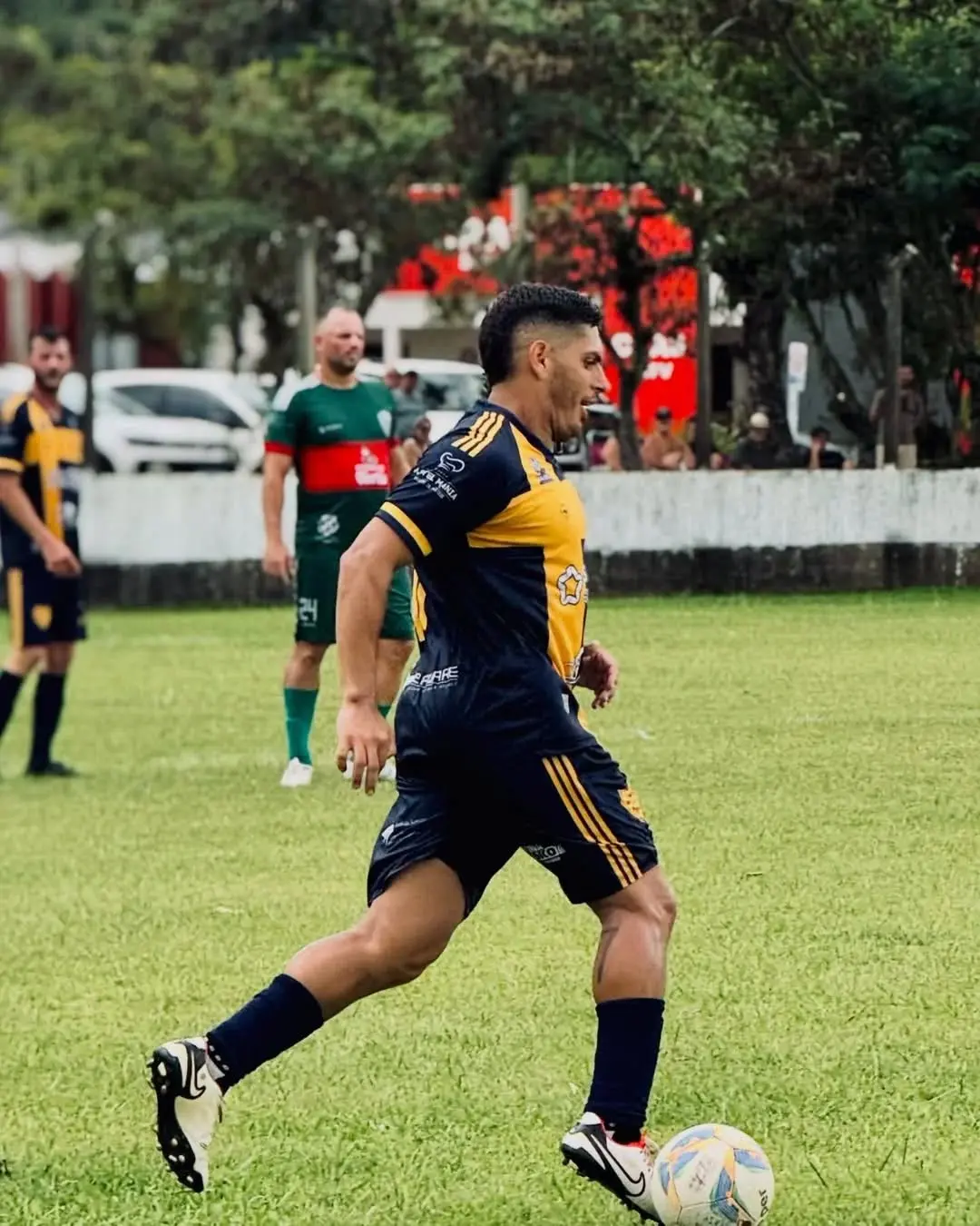 Futebol em Terra de Areia: Campeonato Municipal Agita a Comunidade Local