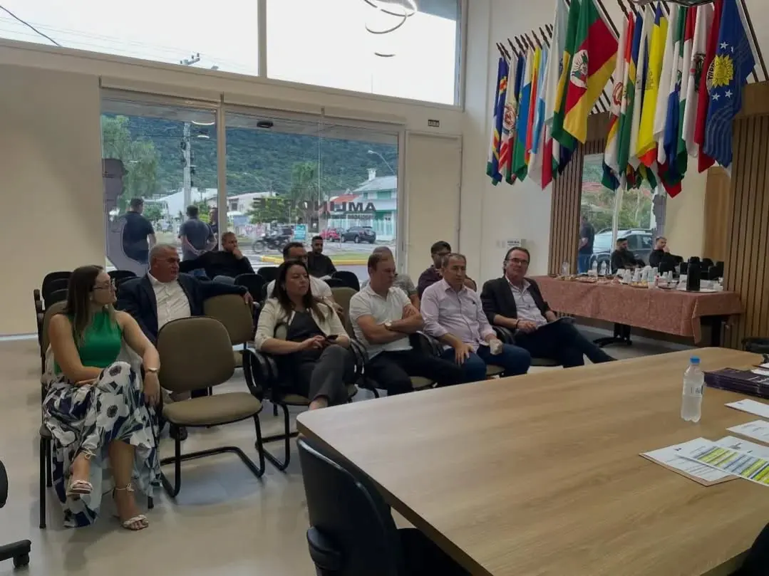 Amlinorte debate demandas da região, com foco na saúde e Porto Meridional