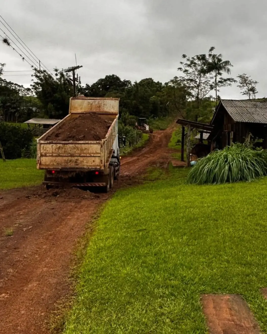 Prefeitura de Morrinhos do Sul Aprimora Estradas Rurais para Impulsionar a Produção Agrícola