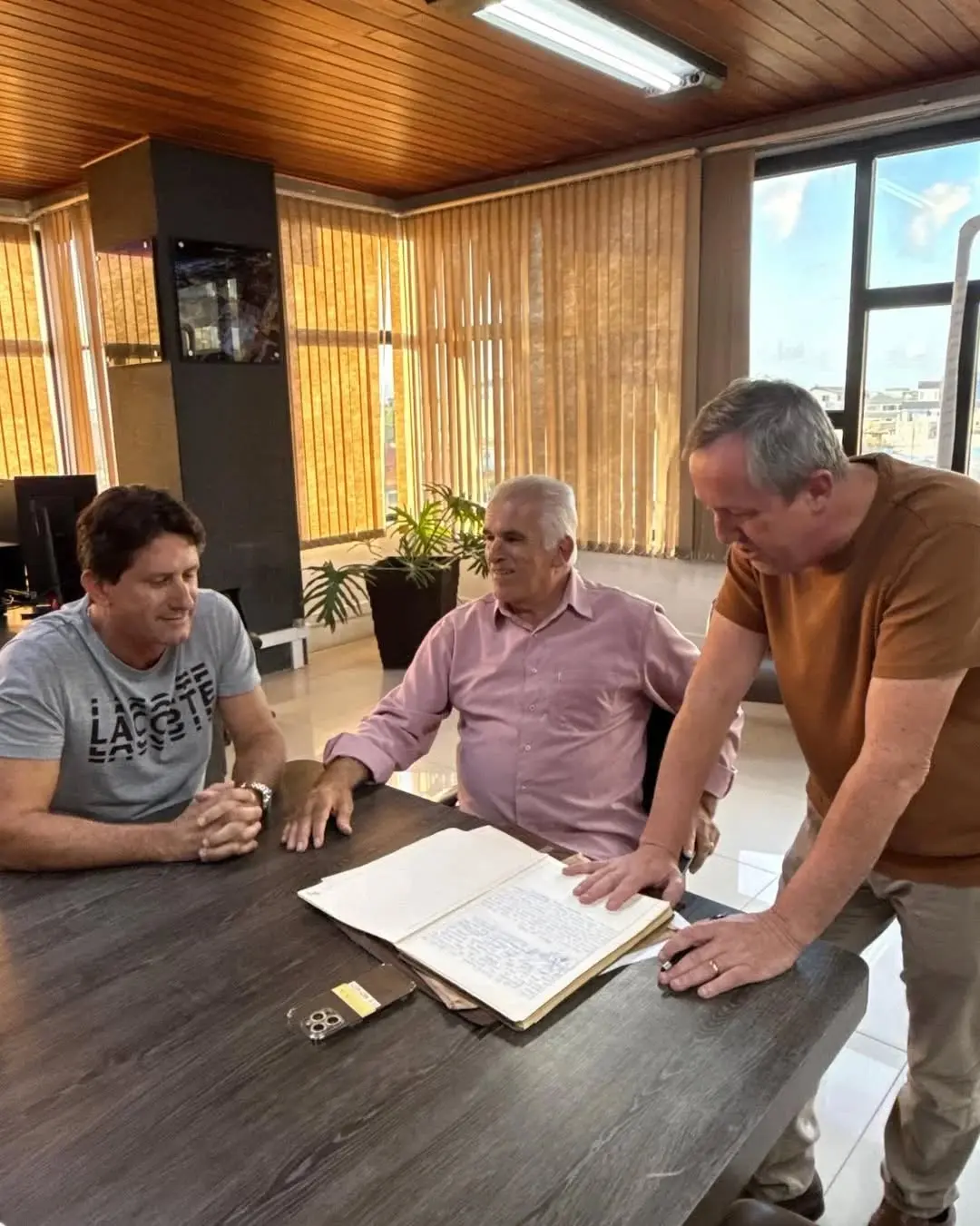 Valdomiro Novaski Retorna à Prefeitura de Capão da Canoa Após Férias