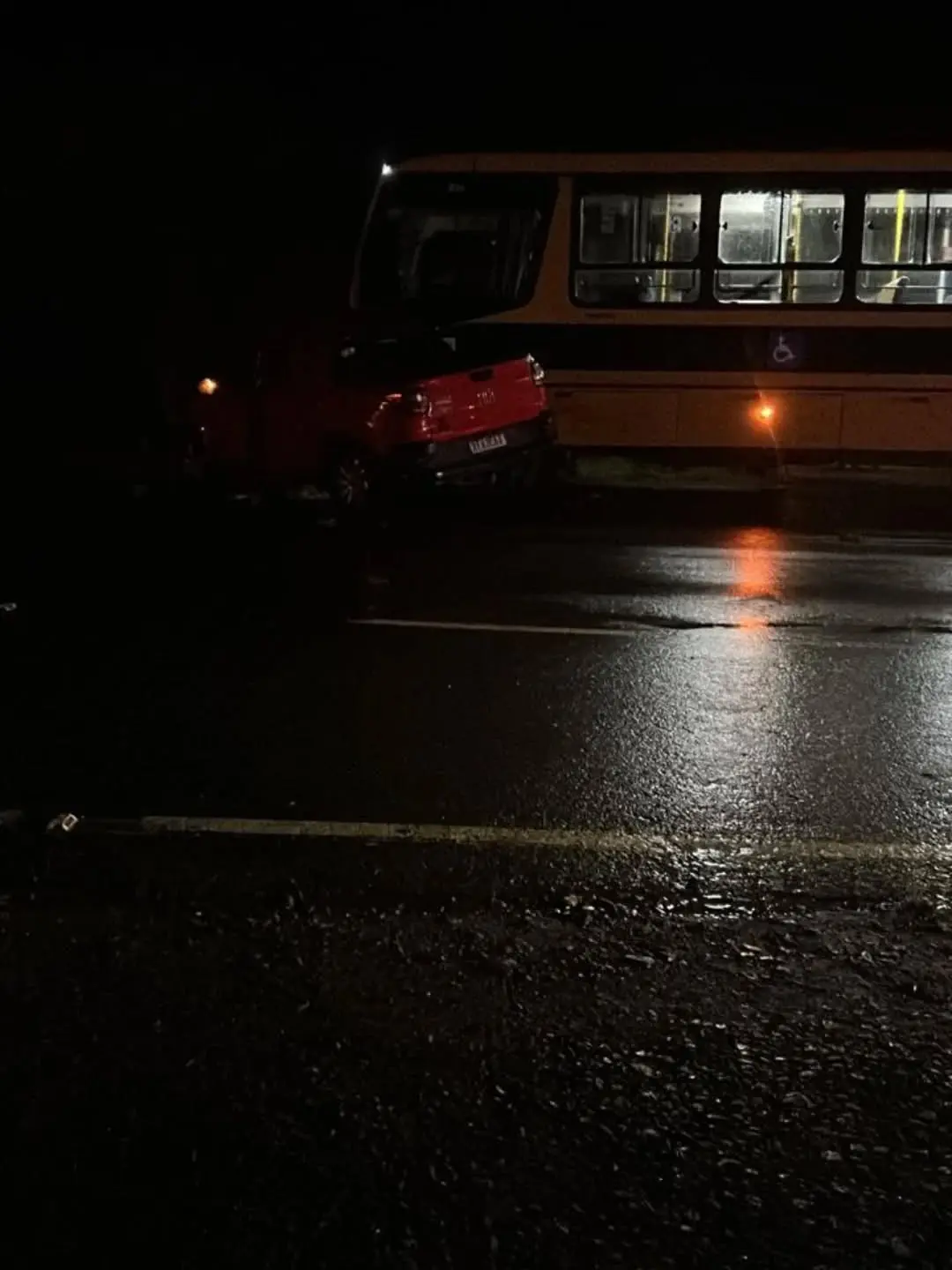 Mulher Morre em Grave Acidente entre Carro e Ônibus Escolar em São João do Sul, SC