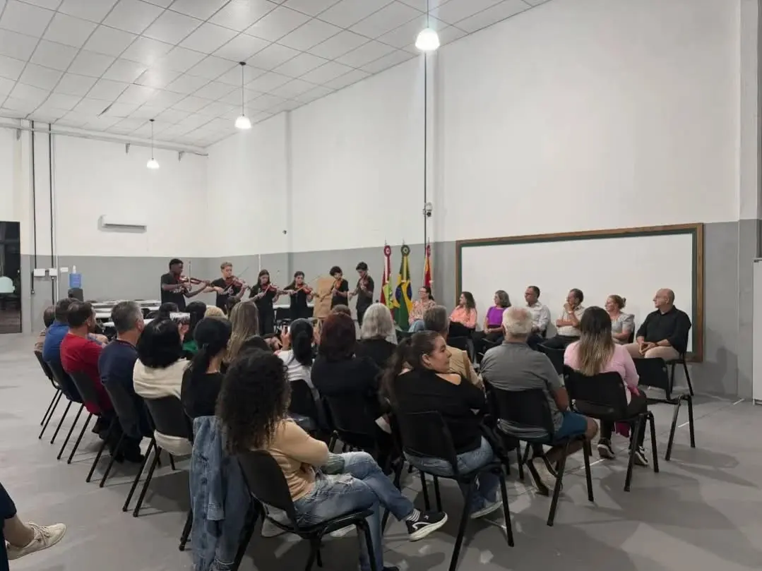 Maracajá Acolhe Jovens e Adultos de Volta à Sala de Aula com Programa EJA