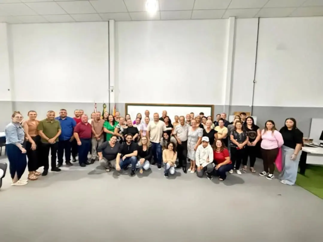 Maracajá Acolhe Jovens e Adultos de Volta à Sala de Aula com Programa EJA