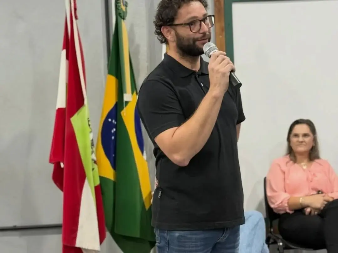 Maracajá Acolhe Jovens e Adultos de Volta à Sala de Aula com Programa EJA