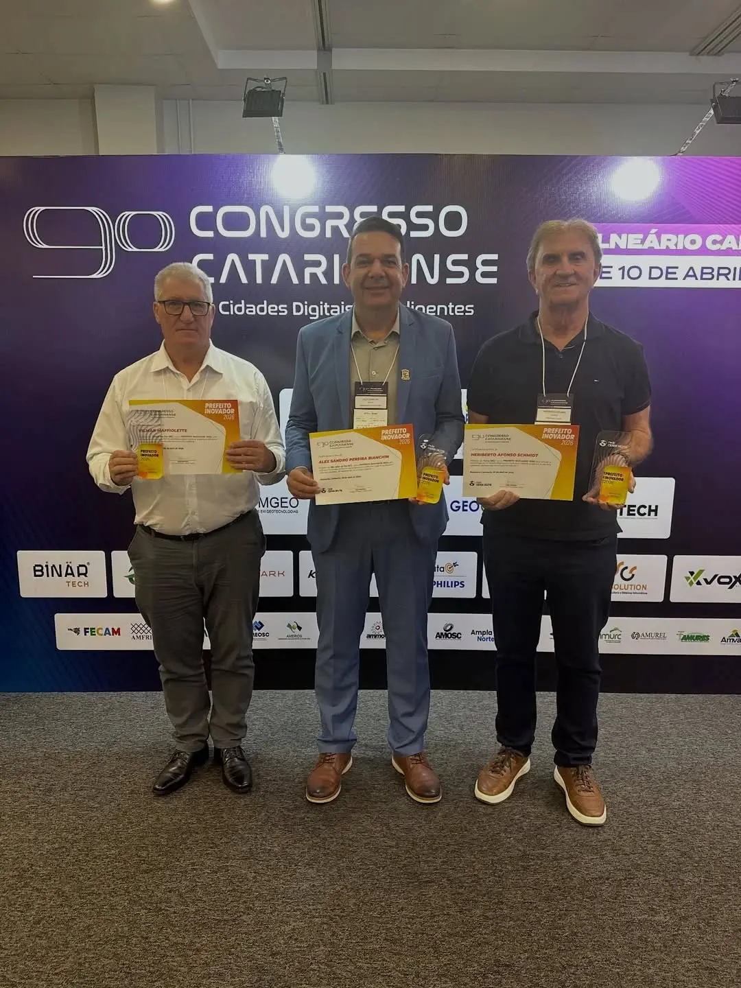 Prefeito de Timbé do Sul Recebe Prêmio Inovador em Congresso Catarinense de Cidades Digitais