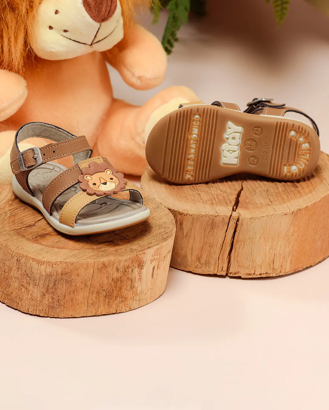 Equilíbrio e Diversão: Descubra os Tênis e Sandálias que Acompanham os Primeiros Passos do Seu Filho