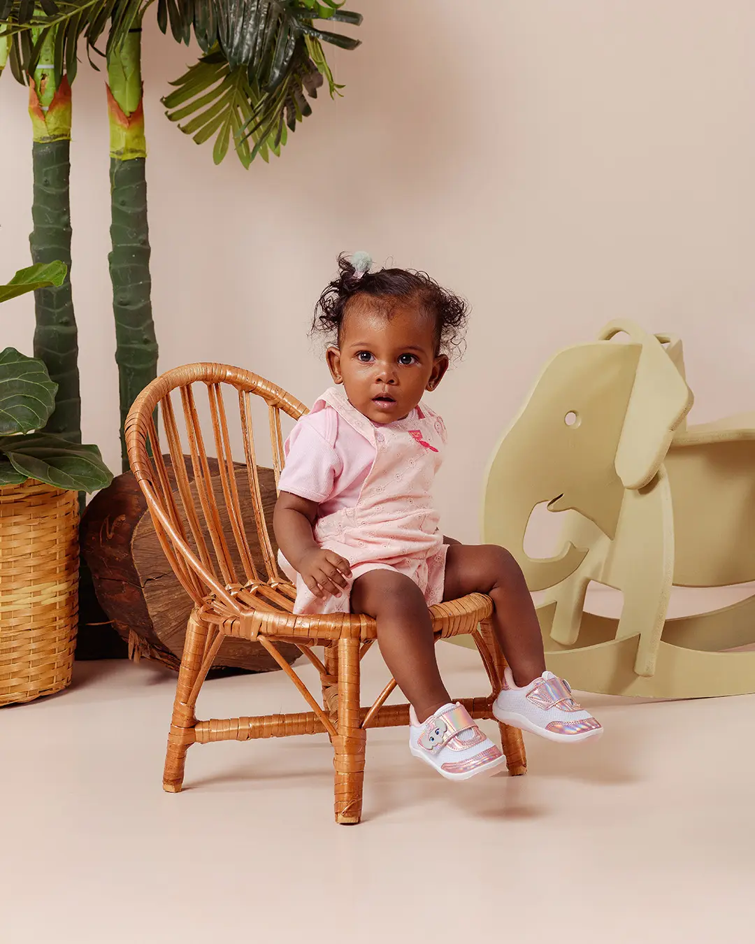 Crescimento Infantil: Acompanhe Cada Centímetro com Estilo e Precisão!