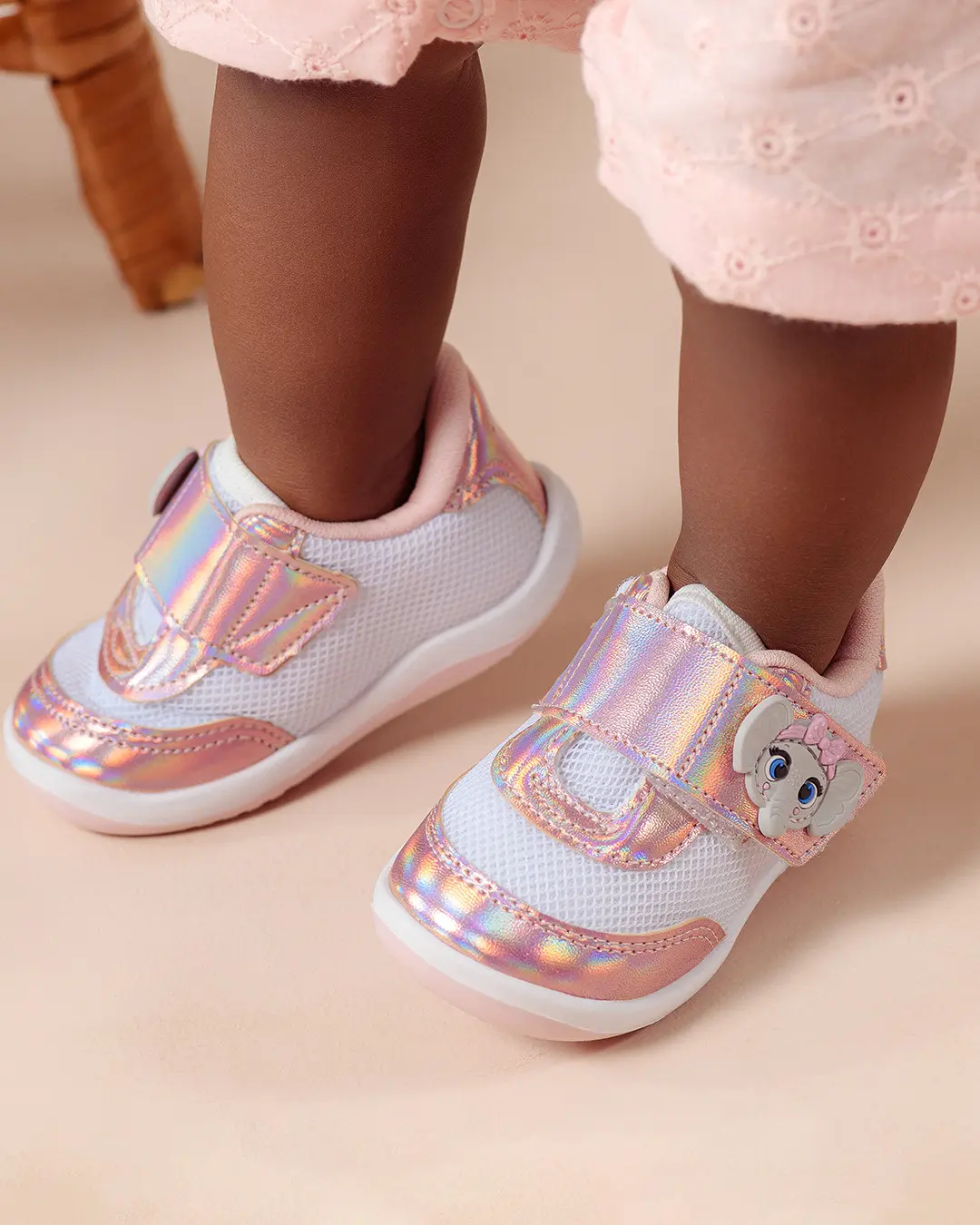 Crescimento Infantil: Acompanhe Cada Centímetro com Estilo e Precisão!