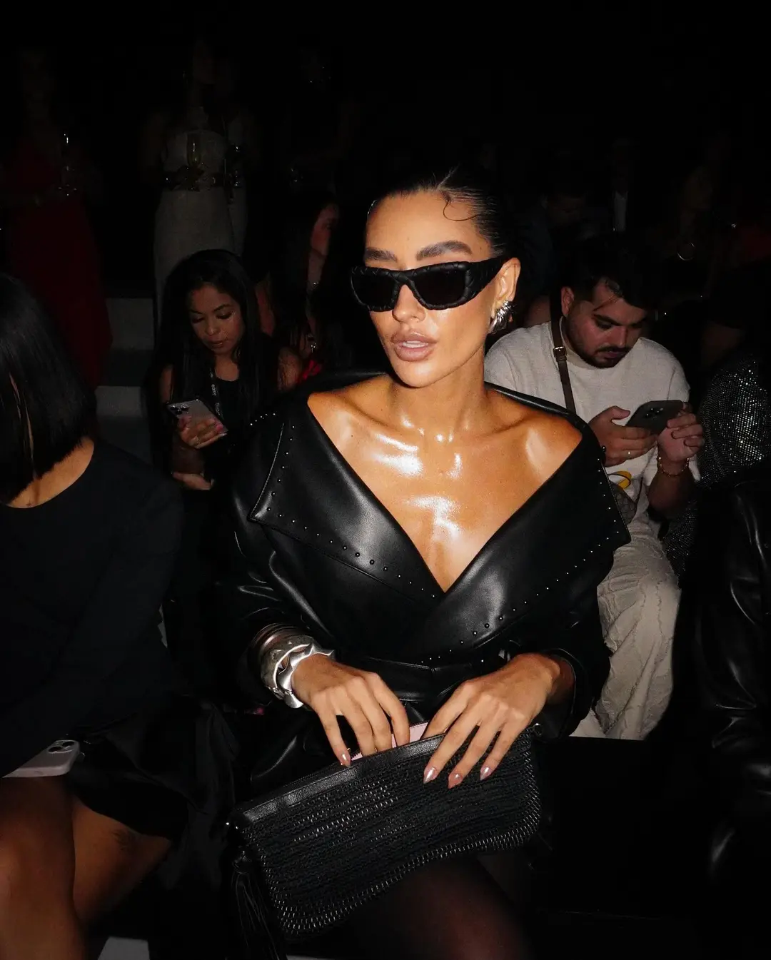 Isacabraal Desfila Elegância com Bottega Veneta e Miu Miu na LMEXP 2025: Descubra os Óculos Exclusivos Guzzatti! - Image