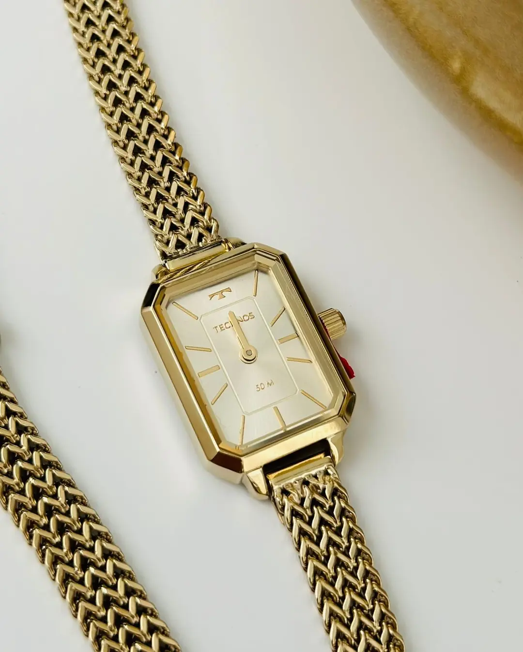 Technos Mini: Elegância e Tradição em um Relógio Feminino Exclusivo na Guzzatti