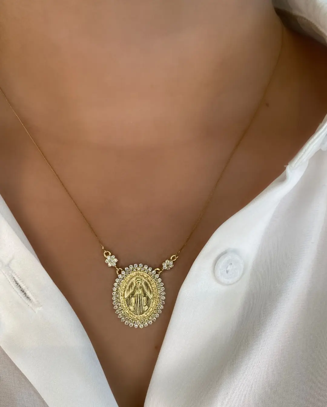 Medalha Milagrosa: Fé, Proteção e Elegância na Guzzatti