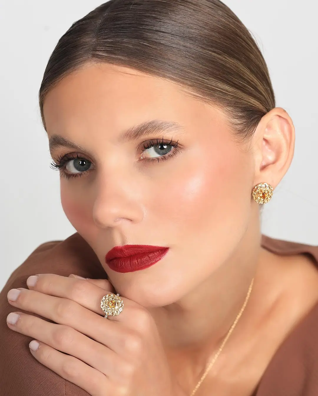 Coleção Yara: A Celebração da Elegância Feminina com Citrino e Ouro na Guzzatti