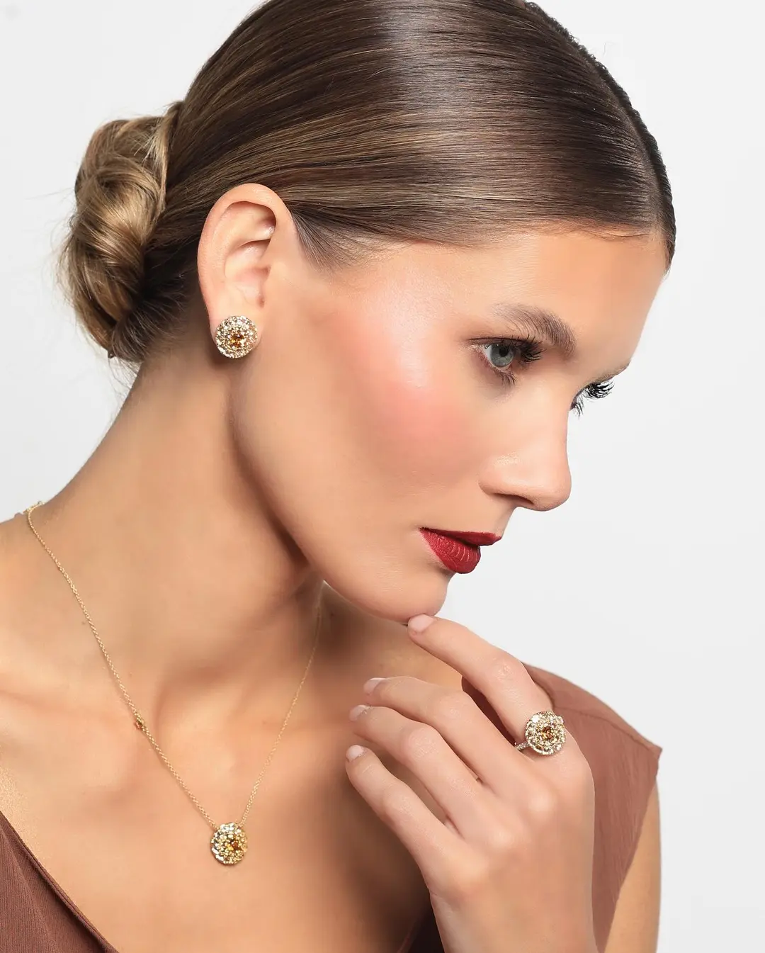 Coleção Yara: A Celebração da Elegância Feminina com Citrino e Ouro na Guzzatti