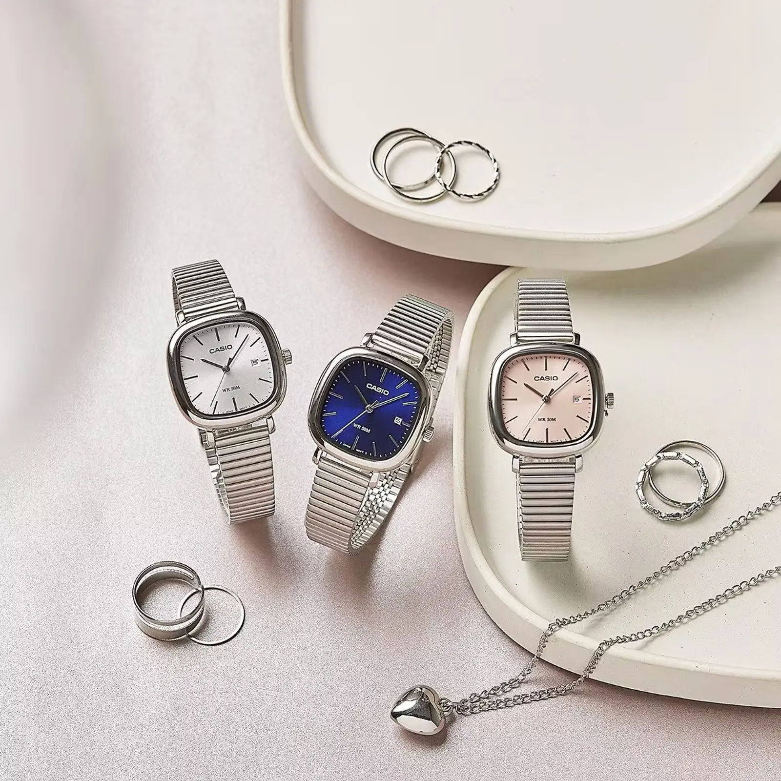 Casio Standard LTP-B166D: Elegância Unissex em um Relógio Quadrado