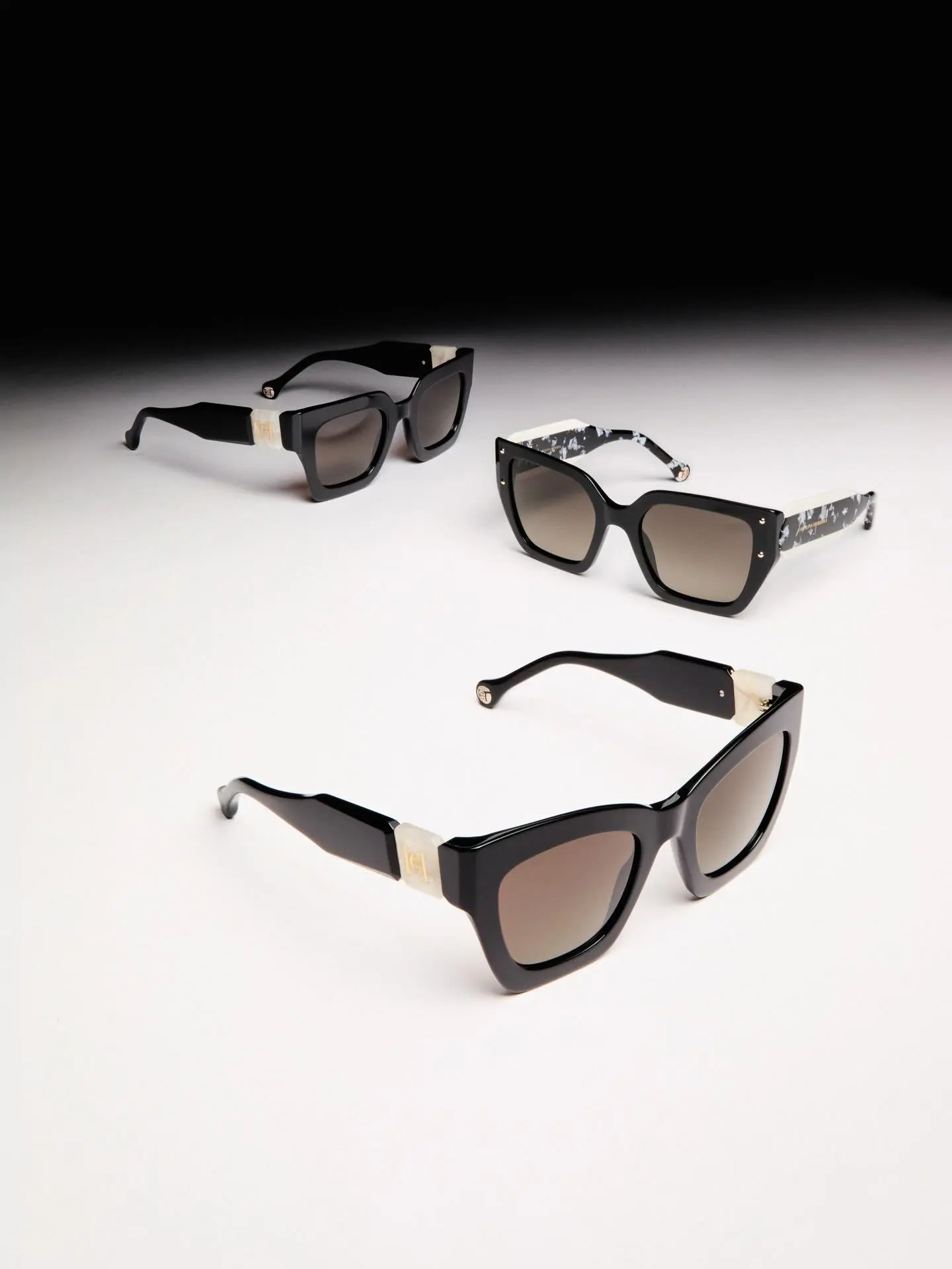 Elegância Atemporal: Presenteie com Óculos Carolina Herrera neste Natal