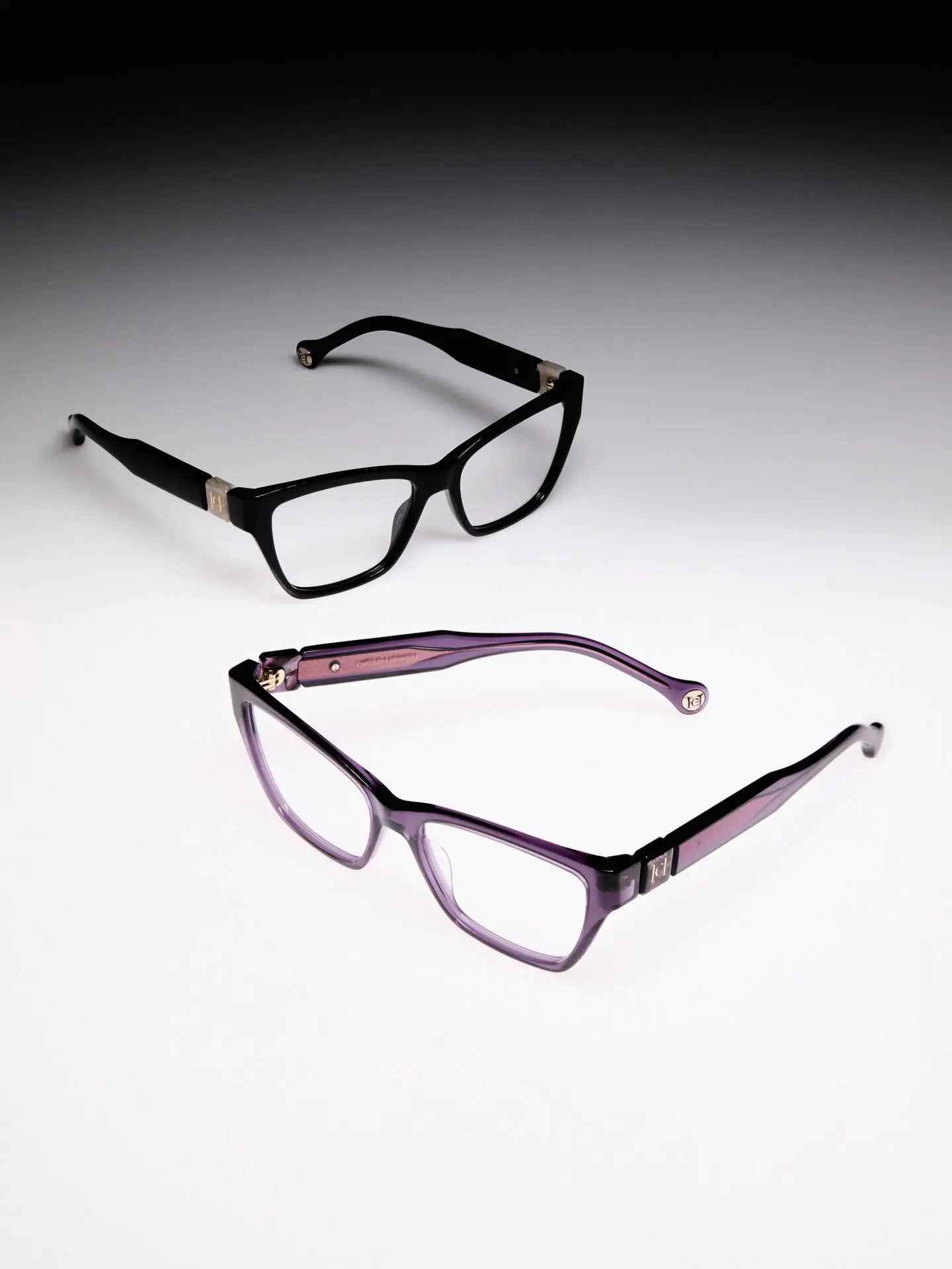 Elegância Atemporal: Presenteie com Óculos Carolina Herrera neste Natal