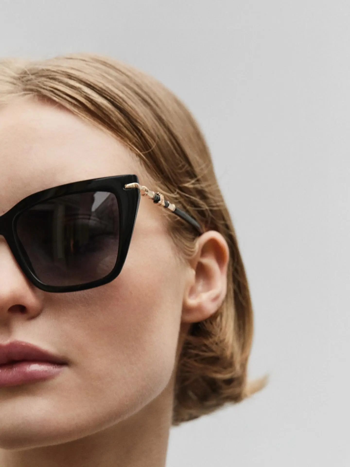 Elegância Atemporal: Presenteie com Óculos Carolina Herrera neste Natal