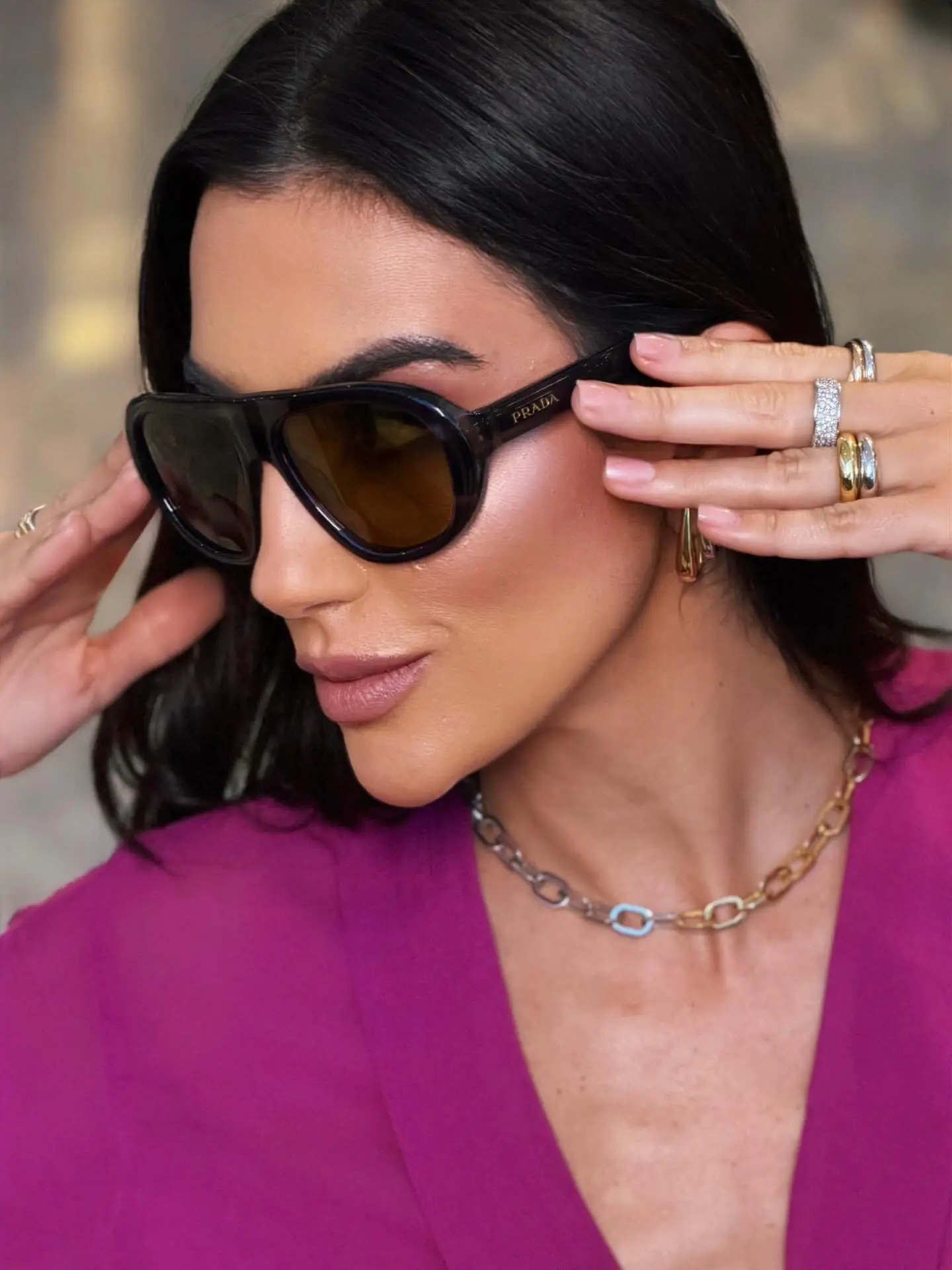 Verão Radiante: Descubra a Combinação Perfeita de Joias, Óculos Prada e Relógios para a Estação