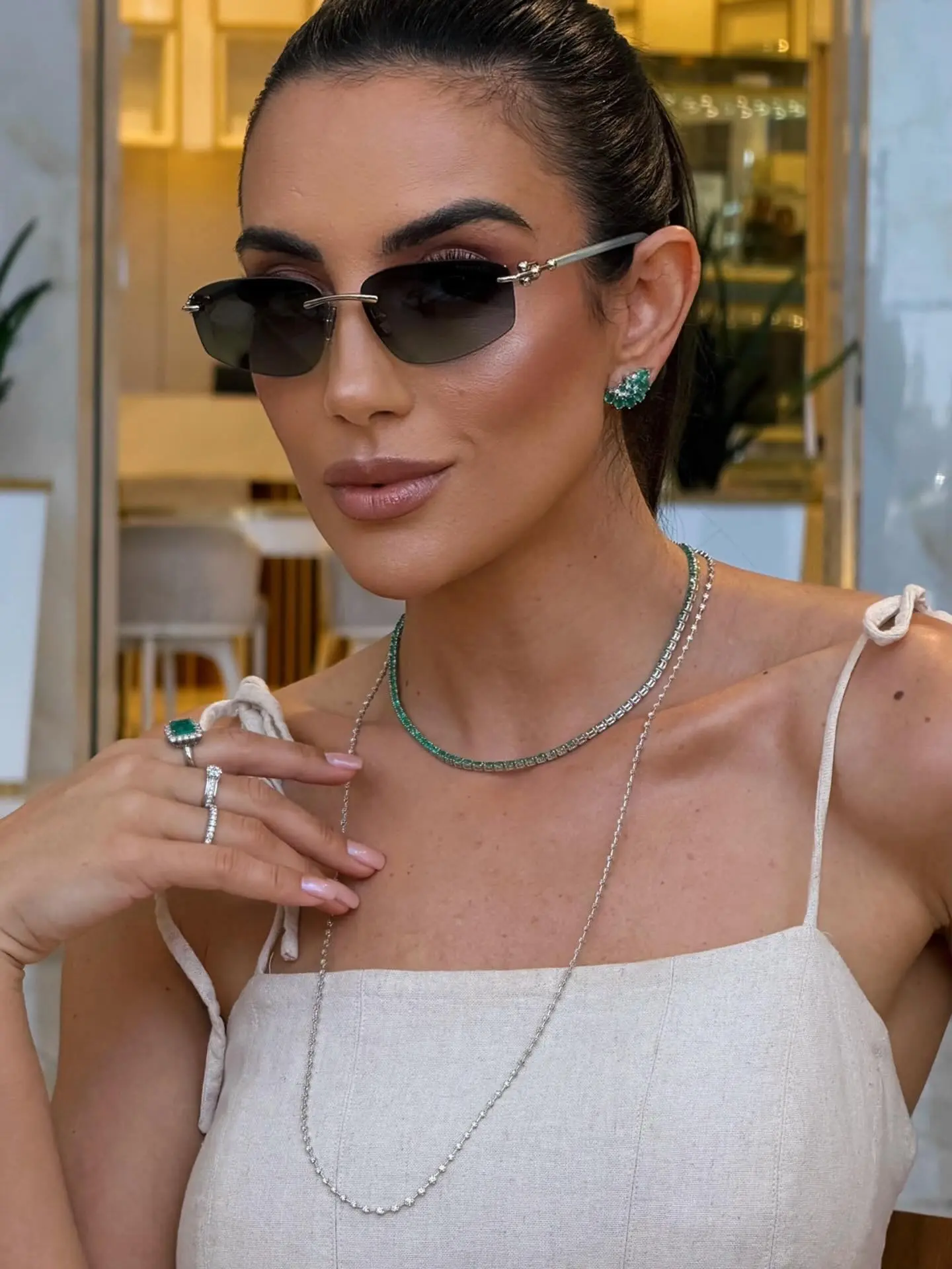 Descubra o Seu Brilho: Joias, Óculos e Elegância Atemporal na Guzzatti