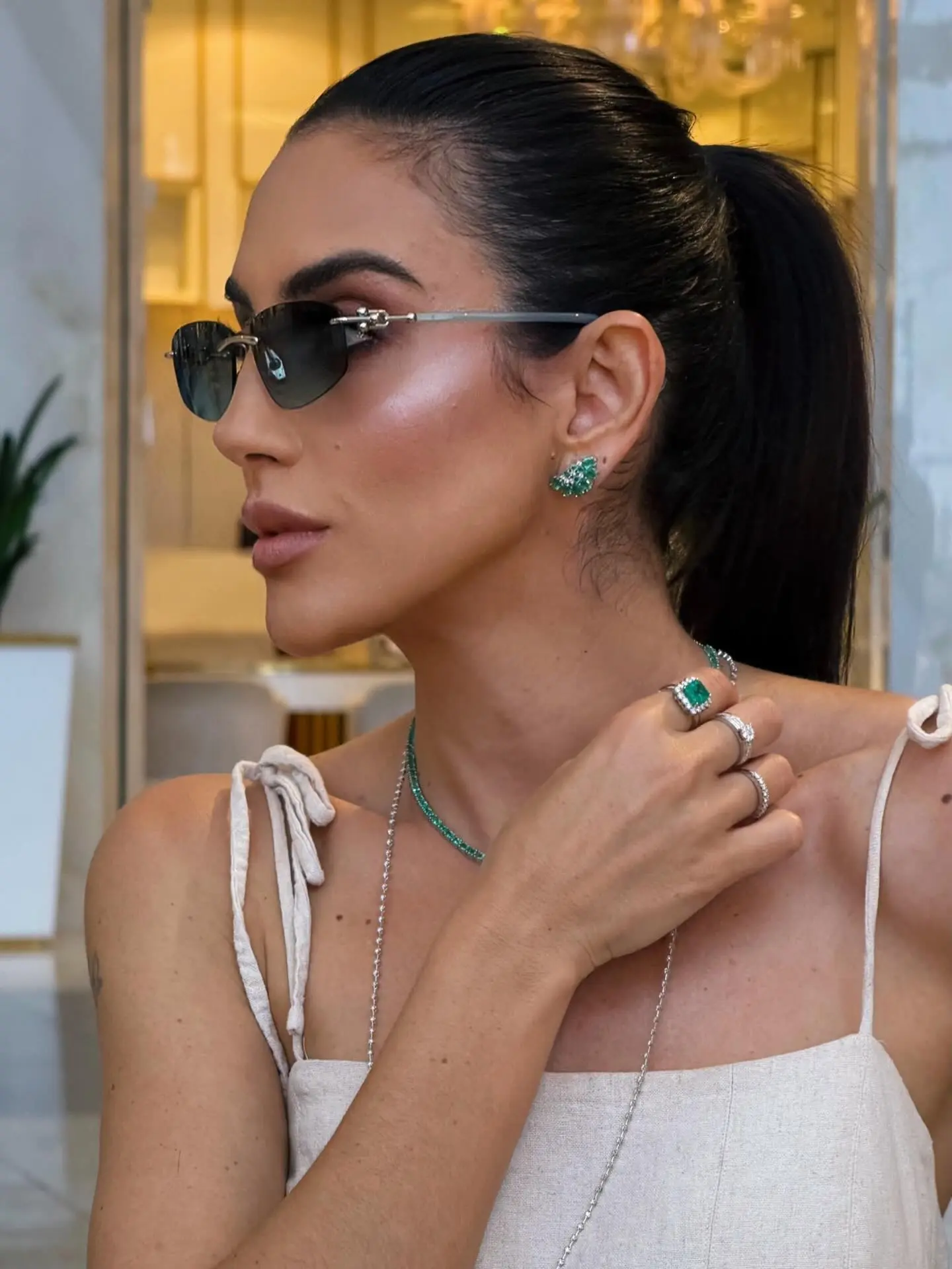 Descubra o Seu Brilho: Joias, Óculos e Elegância Atemporal na Guzzatti