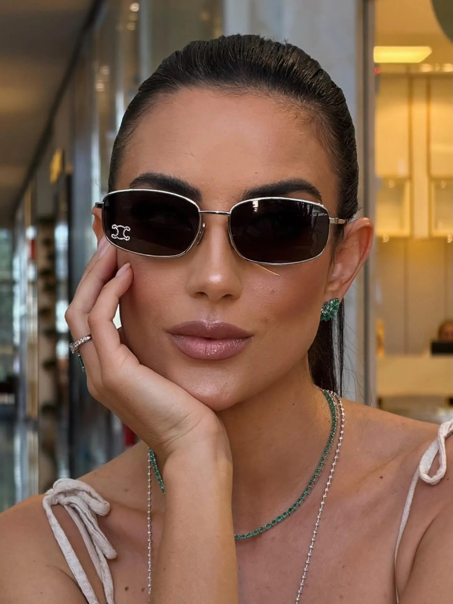 Descubra o Seu Brilho: Joias, Óculos e Elegância Atemporal na Guzzatti