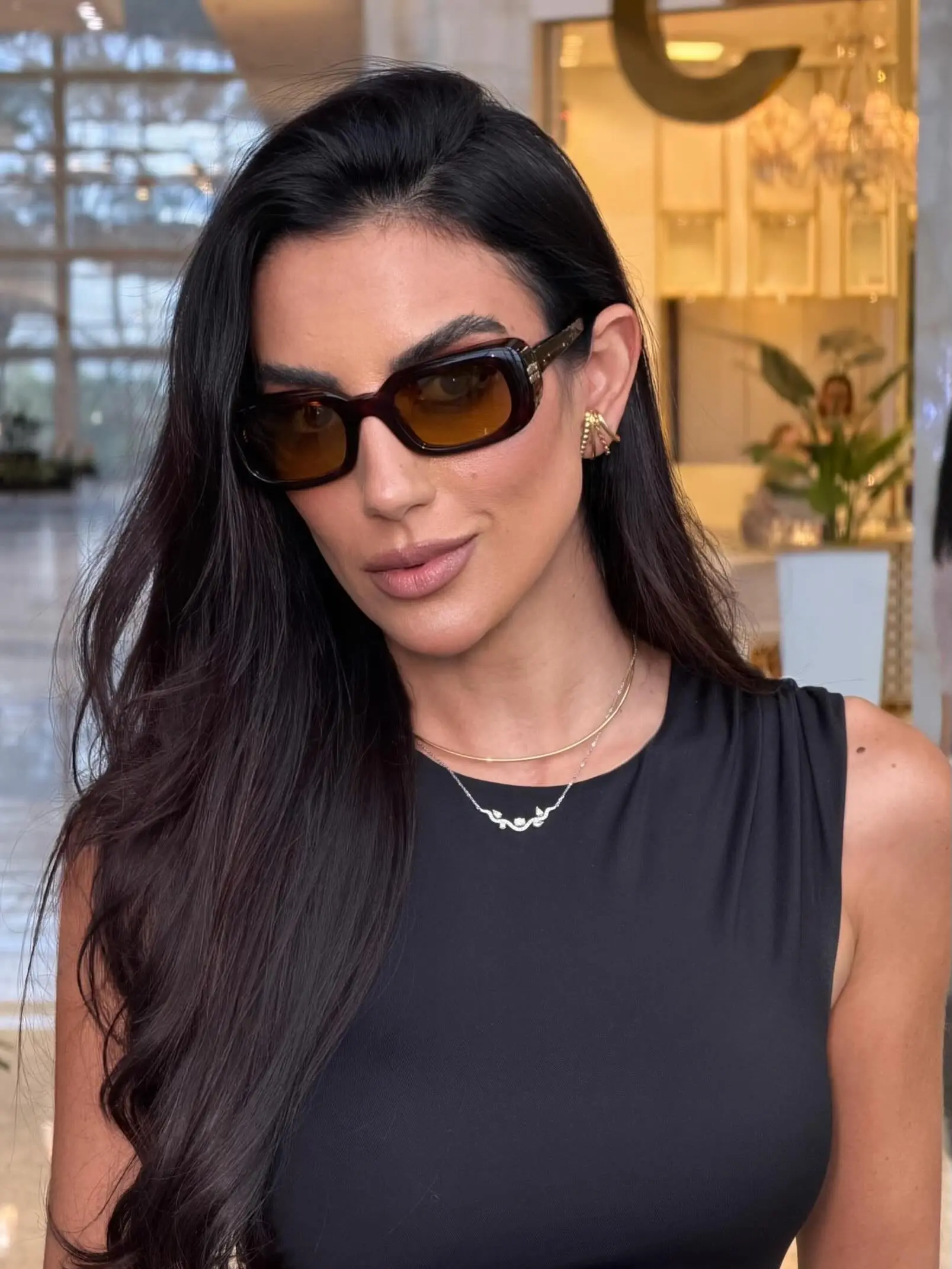 Lentes Âmbar: O Tom Sofisticado que Domina os Óculos de Sol Nesta Temporada na Guzzatti