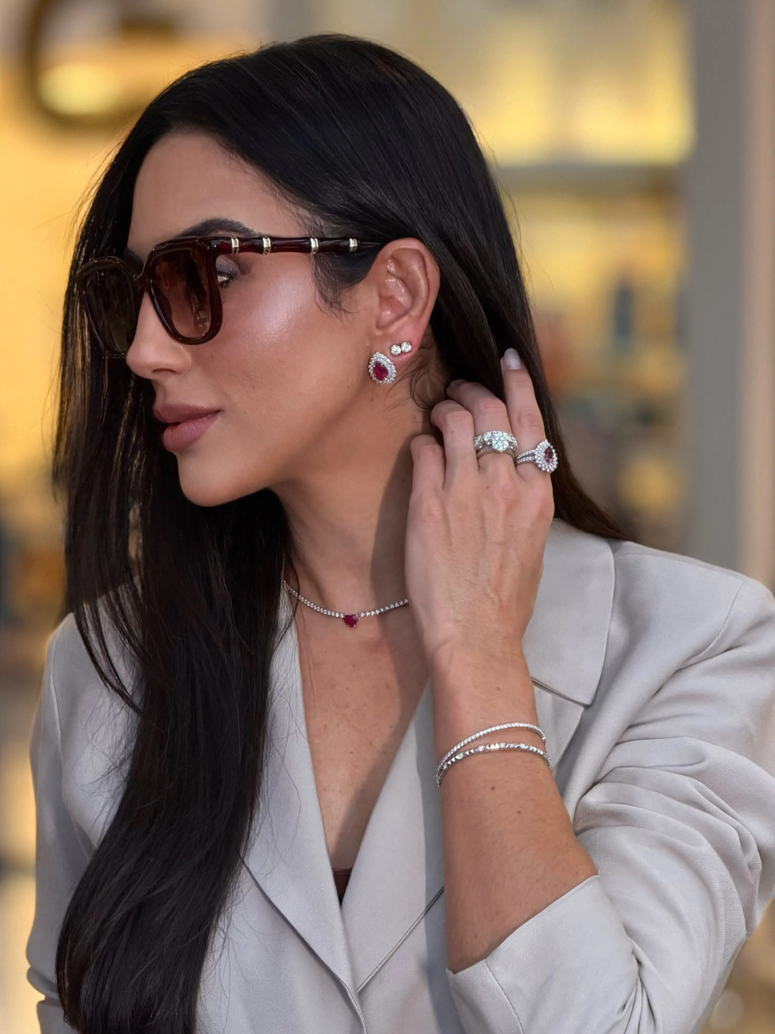 Detalhes que Elevam o Estilo: Óculos Gucci e Joias Guzzatti para um Look Inesquecível