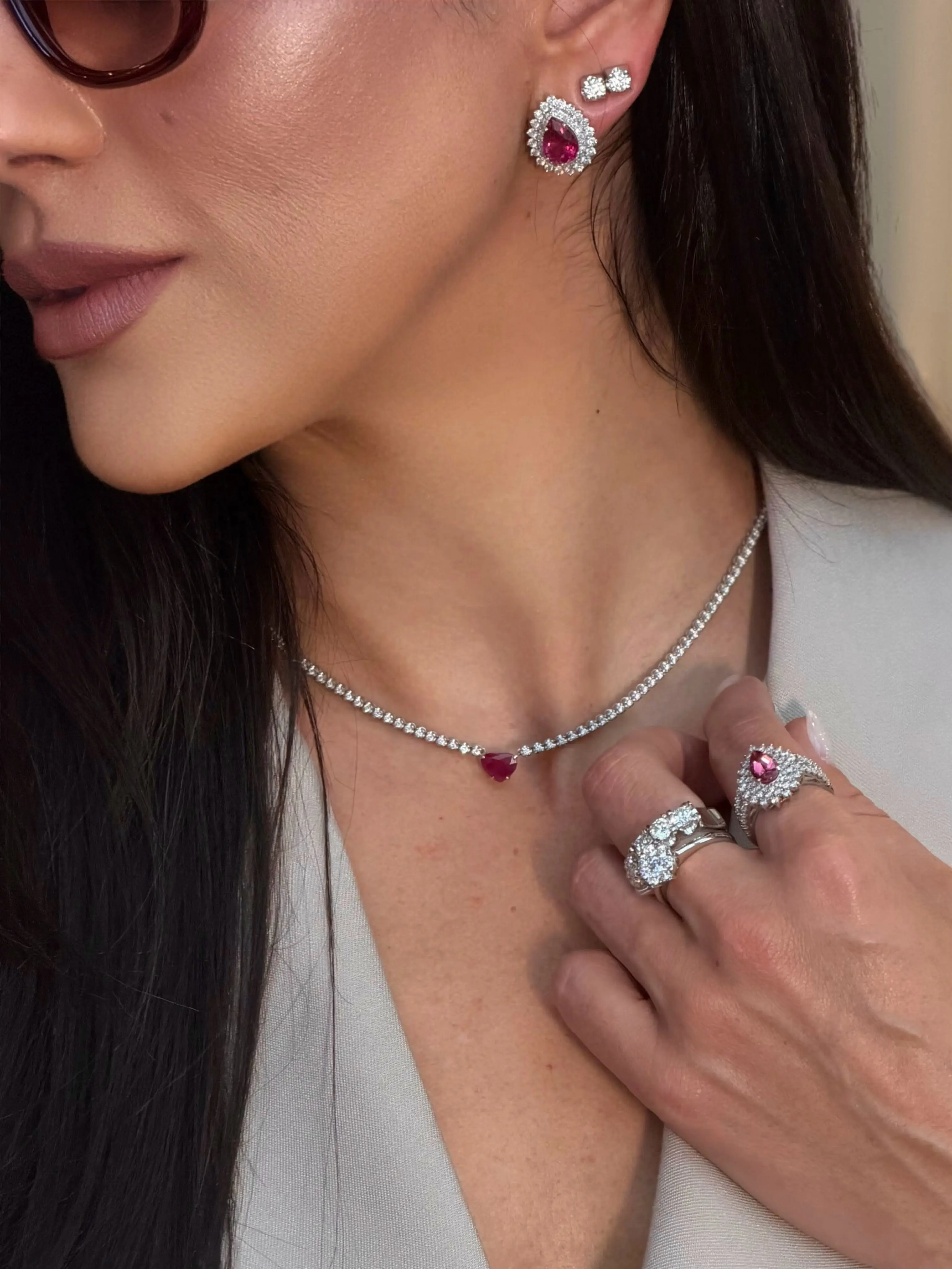 Detalhes que Elevam o Estilo: Óculos Gucci e Joias Guzzatti para um Look Inesquecível