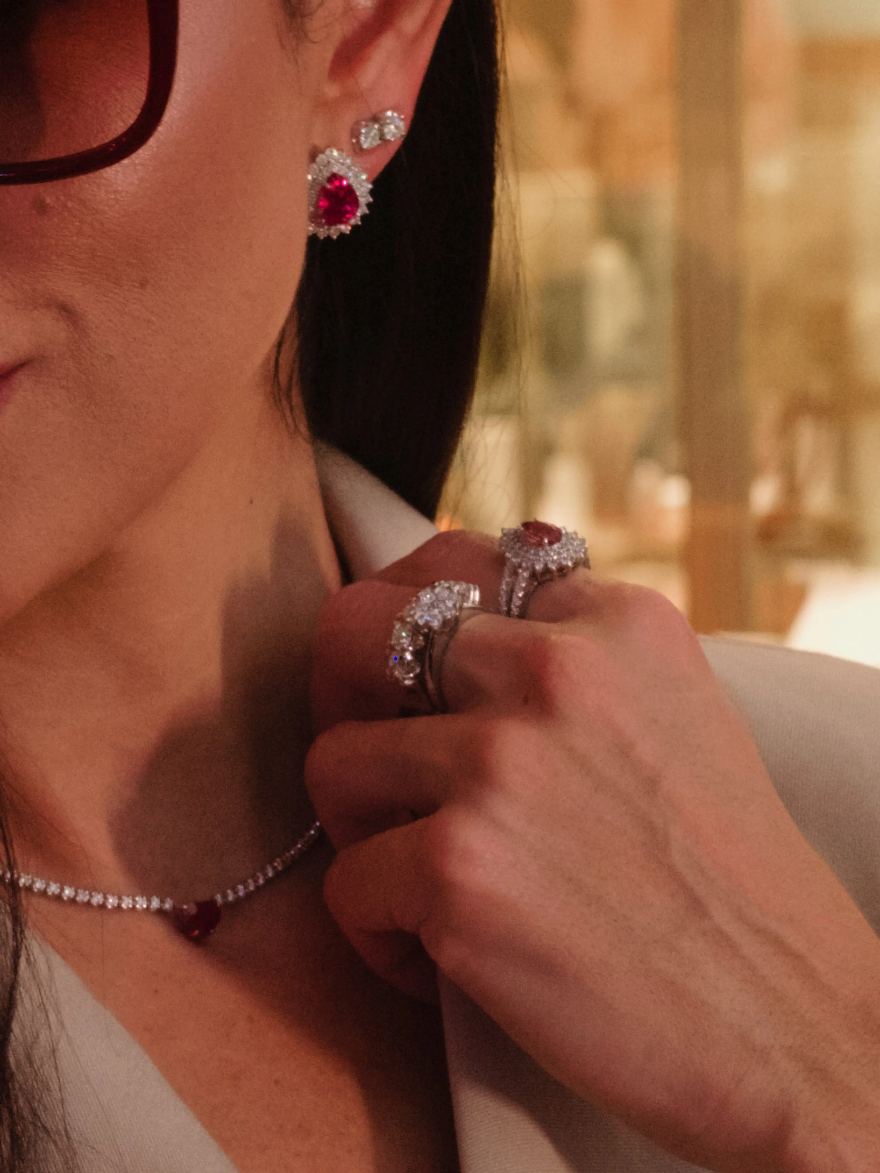 Detalhes que Elevam o Estilo: Óculos Gucci e Joias Guzzatti para um Look Inesquecível