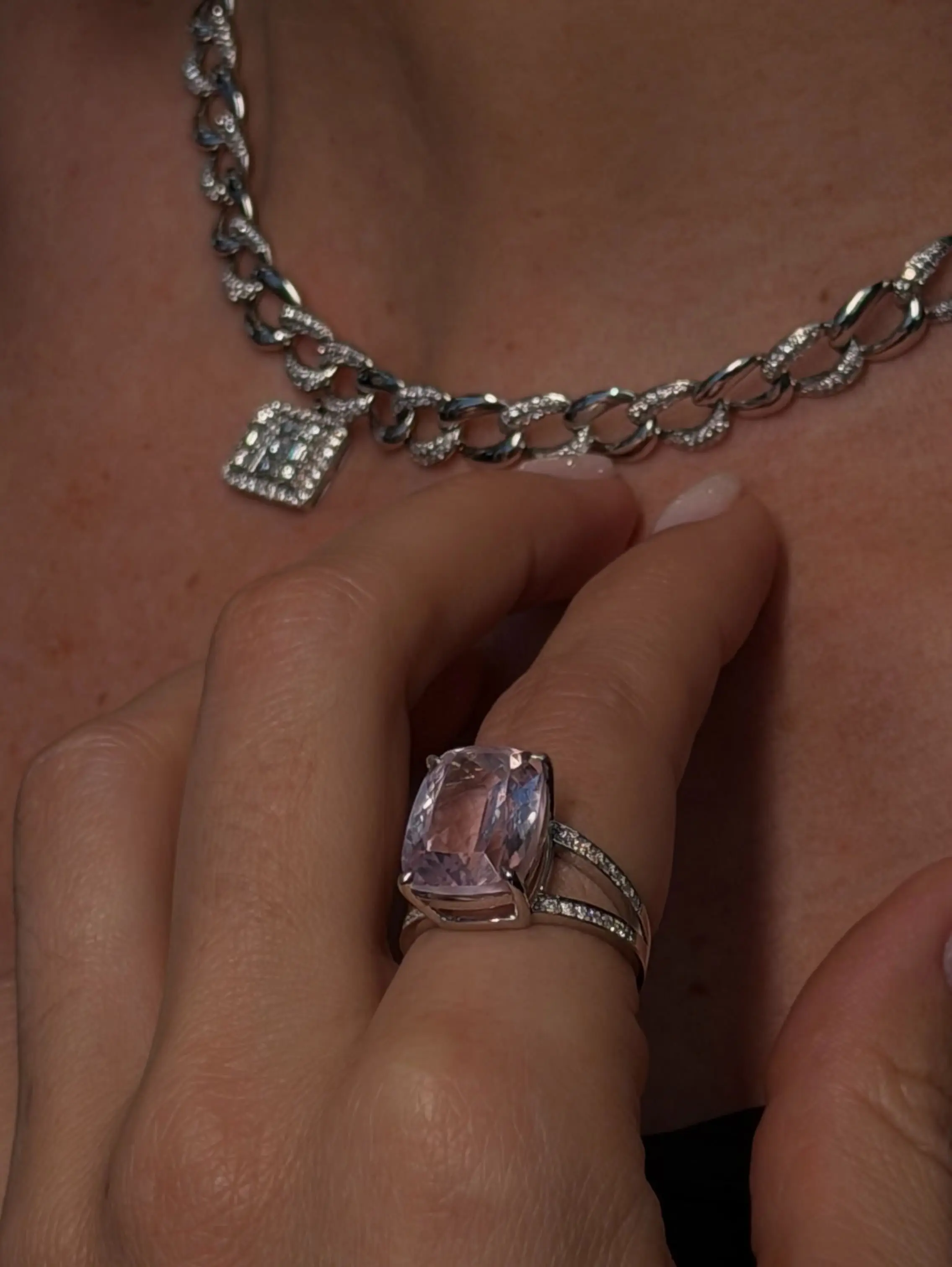 Joias com Kunzita e Diamantes: A Combinação Perfeita de Cor e Brilho na Guzzatti