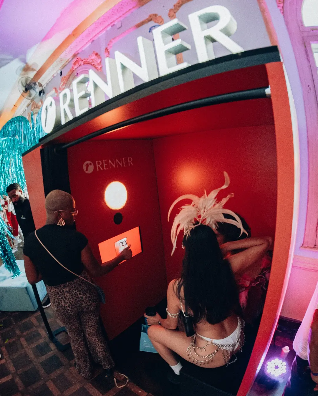 ThinkPrintBrasil anima o Carnaval 2025 da Renner com Cabine de Fotos Divertida na Matinê! - Image