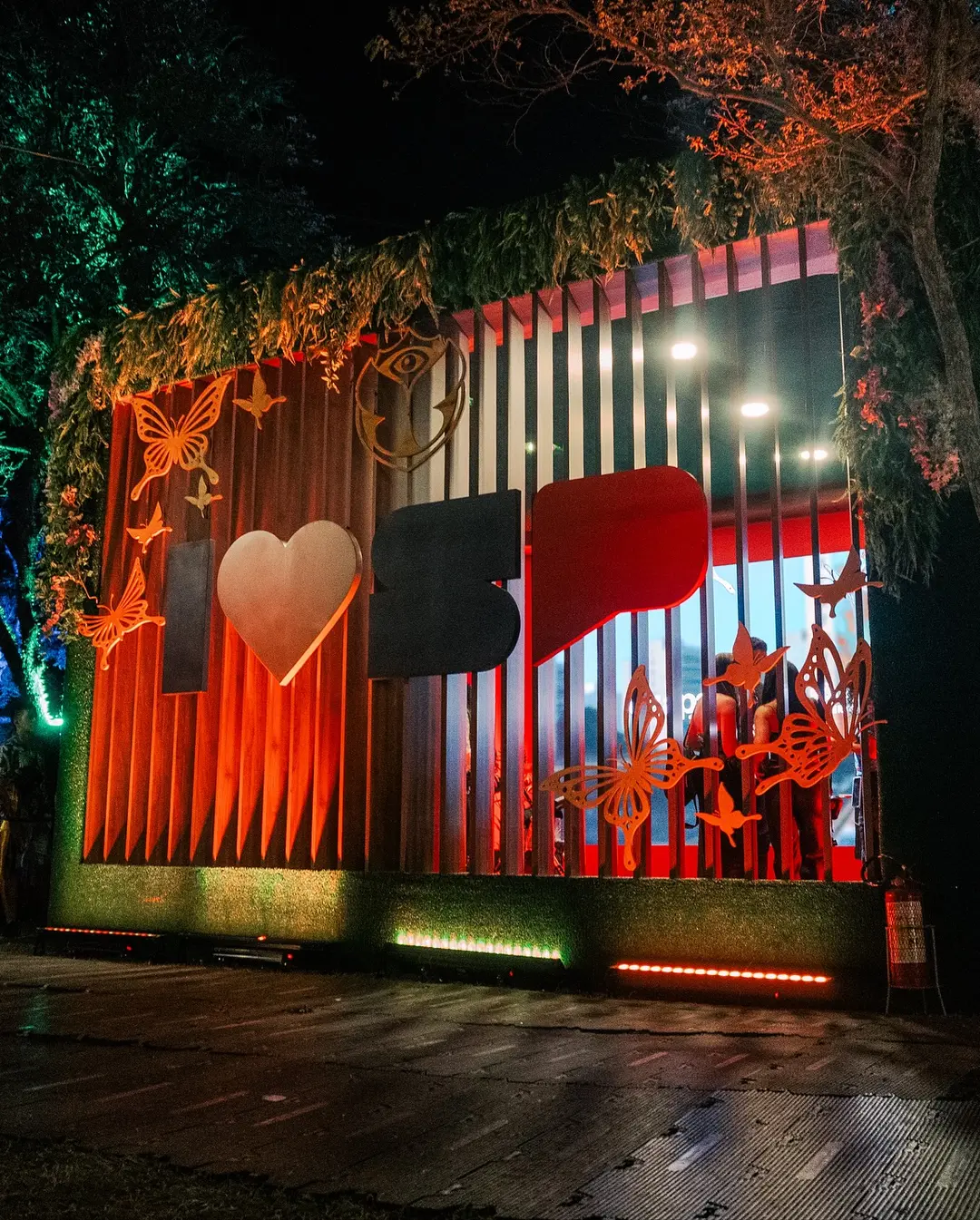 Tomorrowland Brasil e a Experiência Inesquecível: Como a Interatividade Transforma Eventos