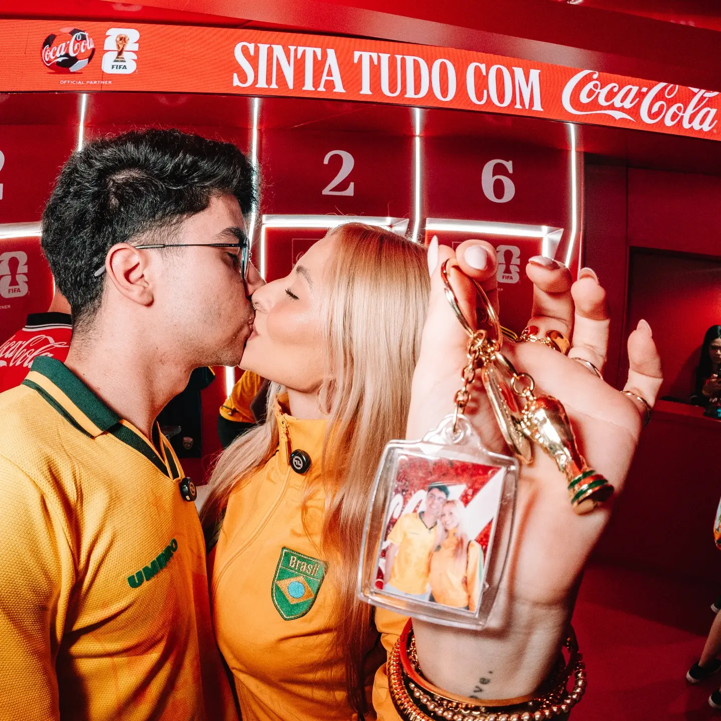 Ativação de Marca na Casa CazéTV: Como a Coca-Cola Engajou o Público para a Copa do Mundo