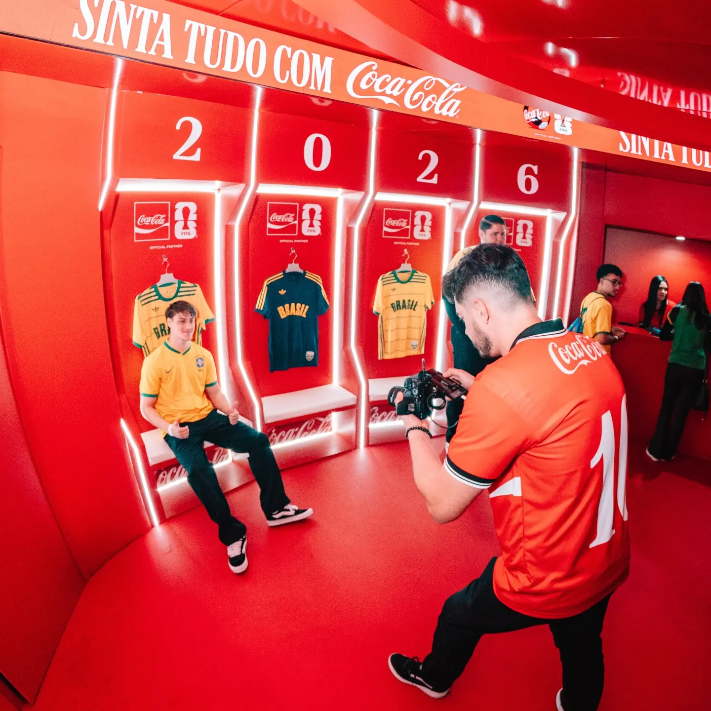 Ativação de Marca na Casa CazéTV: Como a Coca-Cola Engajou o Público para a Copa do Mundo