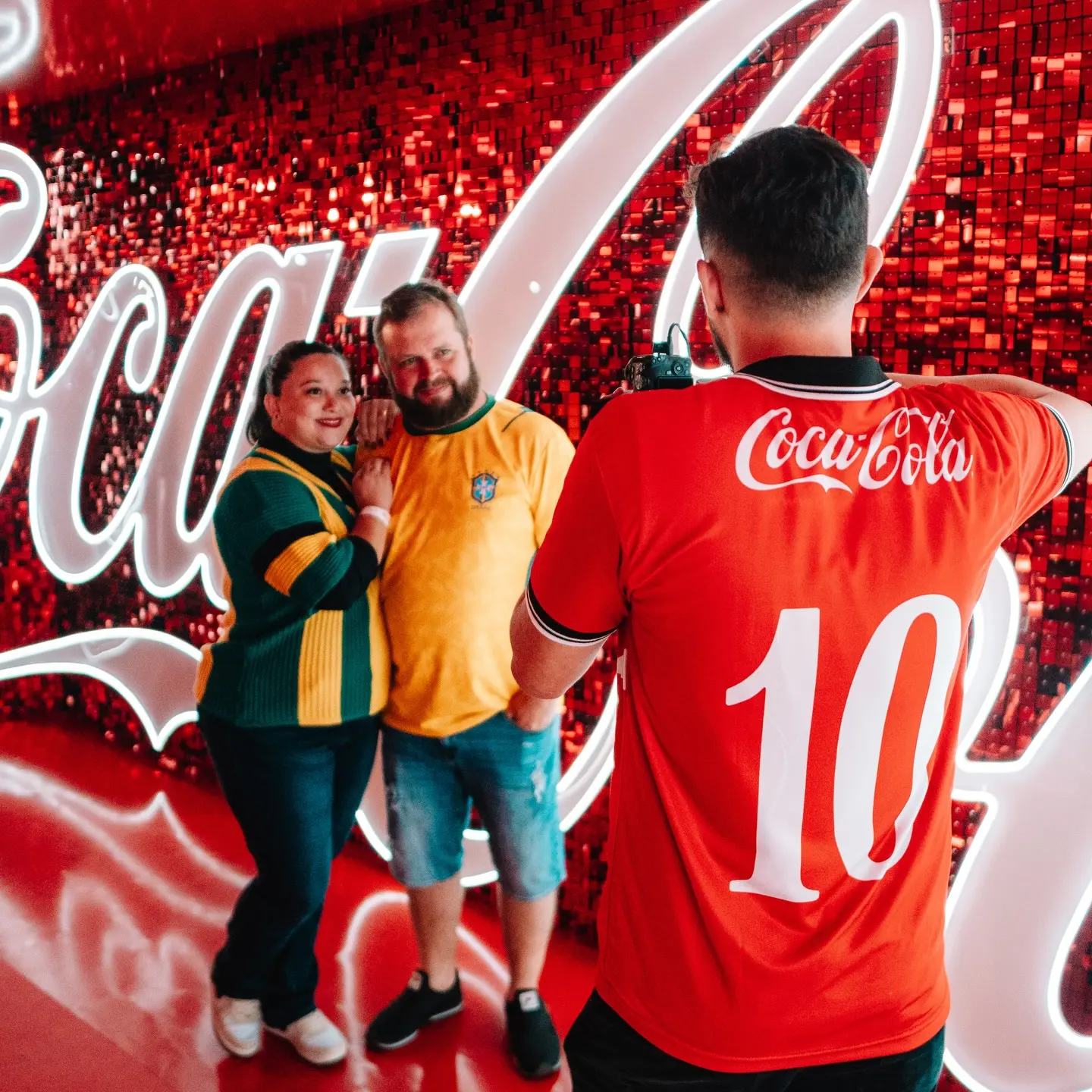 Ativação de Marca na Casa CazéTV: Como a Coca-Cola Engajou o Público para a Copa do Mundo