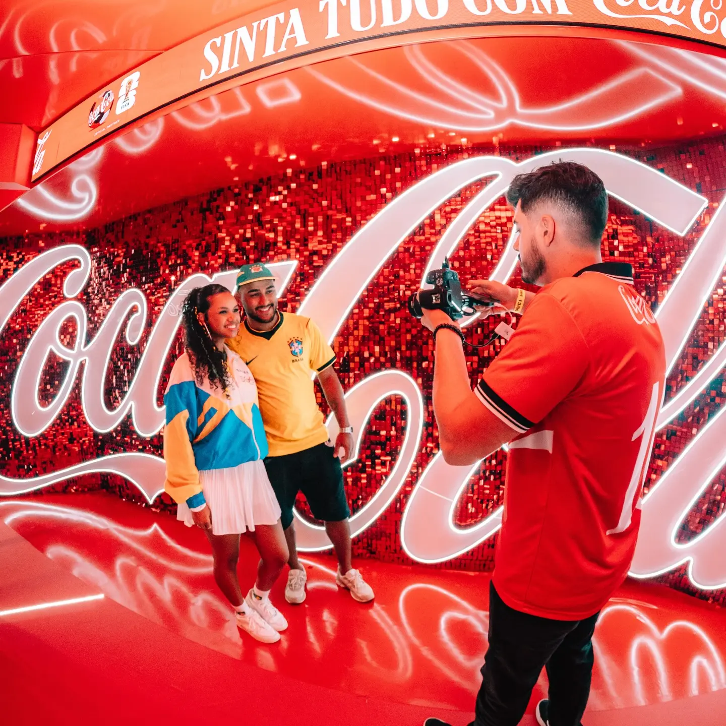 Ativação de Marca na Casa CazéTV: Como a Coca-Cola Engajou o Público para a Copa do Mundo